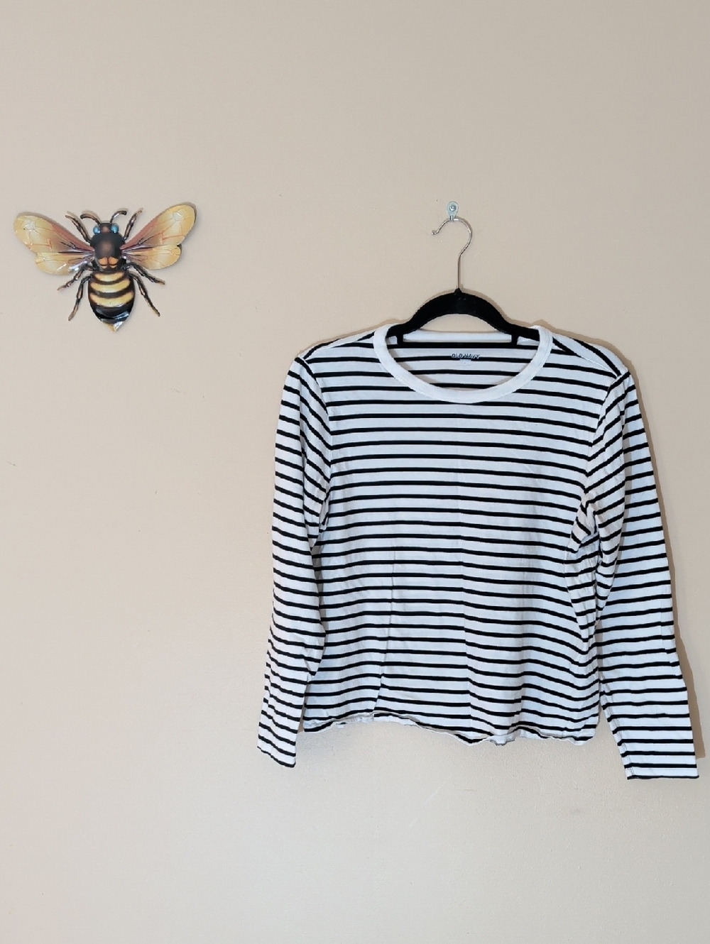 Old Navy Black & White Striped Long-Sleeve Tee